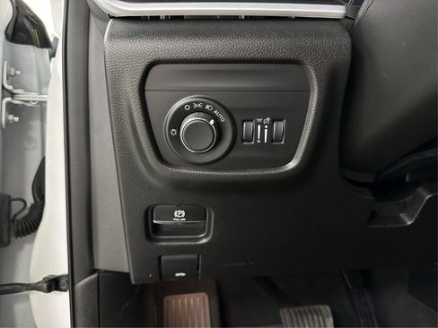Used 2024 Jeep Grand Cherokee L Altitude image 19