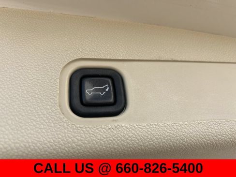 Used 2011 Cadillac Escalade Platinum AWD/4WD image 13