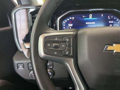 Used 2025 Chevrolet Silverado 1500 LT AWD/4WD image 6