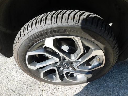 Used 2025 Chevrolet Trax RS w/ Sunroof Package image 8