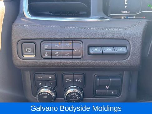 Used 2023 GMC Yukon Denali w/ Advanced Technology Package AWD/4WD image 19