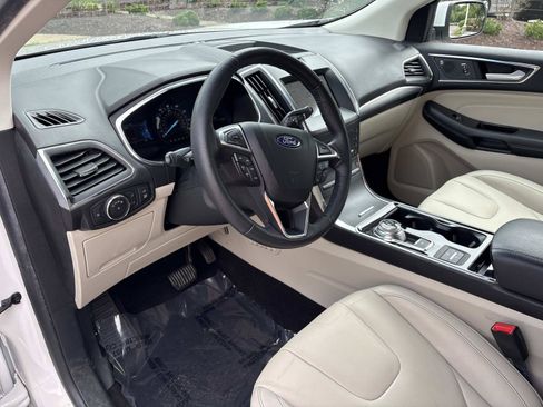 Used 2020 Ford Edge Titanium FWD image 16