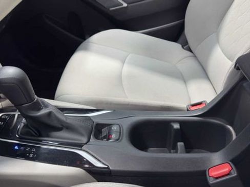 Used 2023 Toyota Corolla Cross L image 32