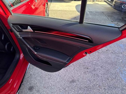 Used 2019 Volkswagen Golf 4-Door image 17