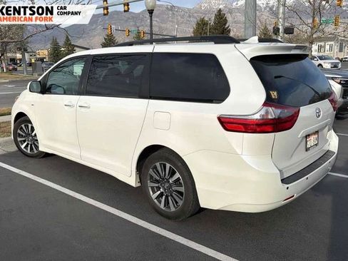 Used 2020 Toyota Sienna XLE AWD/4WD image 3