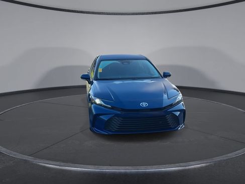 Used 2025 Toyota Camry LE FWD image 3