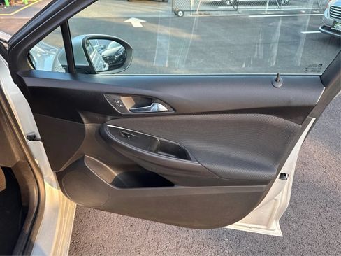 Used 2017 Chevrolet Cruze LT FWD image 21