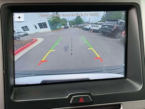 Used 2017 Ford Expedition XLT w/ Equipment Group 202A AWD/4WD image 6