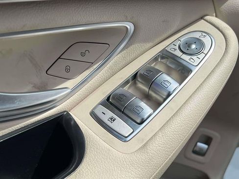 Used 2022 Mercedes-Benz GLC 300 w/ Premium Package Lite image 25