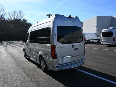 Used 2021 Mercedes-Benz Sprinter 2500 image 4