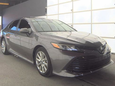 Used 2019 Toyota Camry LE image 2