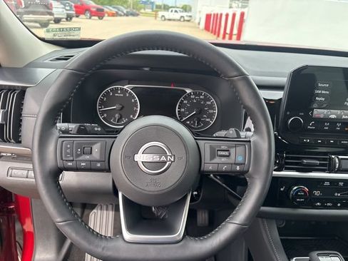 Used 2025 Nissan Pathfinder SL AWD/4WD image 26