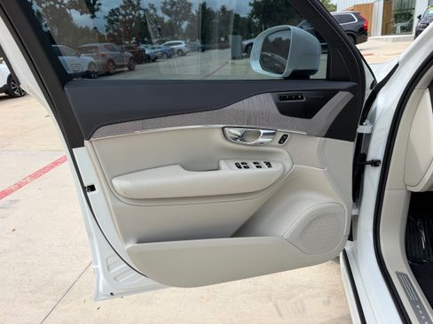 Certified 2025 Volvo XC90 T8 Ultra w/ Protection Package Premier AWD/4WD image 23