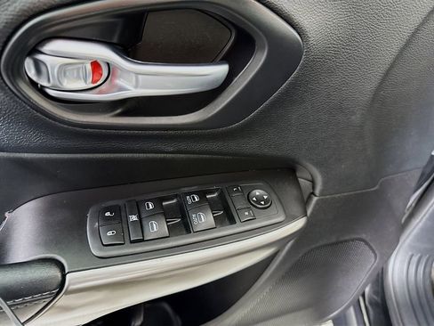 Used 2020 Jeep Cherokee Latitude w/ Cold Weather Group image 22