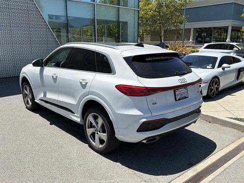 Used 2025 Audi Q5 Premium w/ Premium Plus AWD/4WD image 8