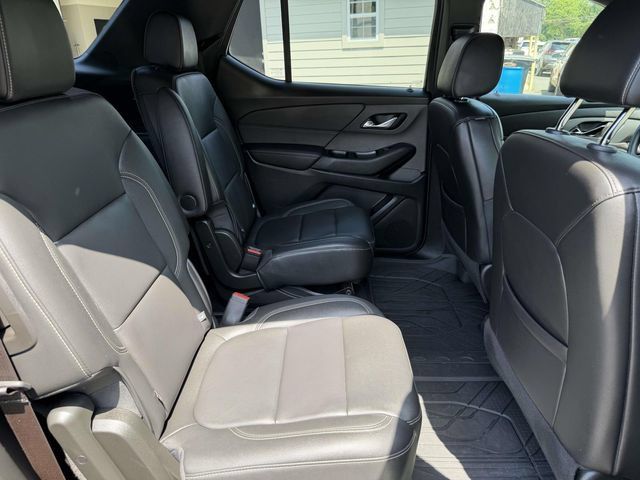 Used 2023 Chevrolet Traverse LT w/ LT Premium Package AWD/4WD image 11