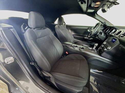 Used 2020 Ford Mustang Convertible image 27