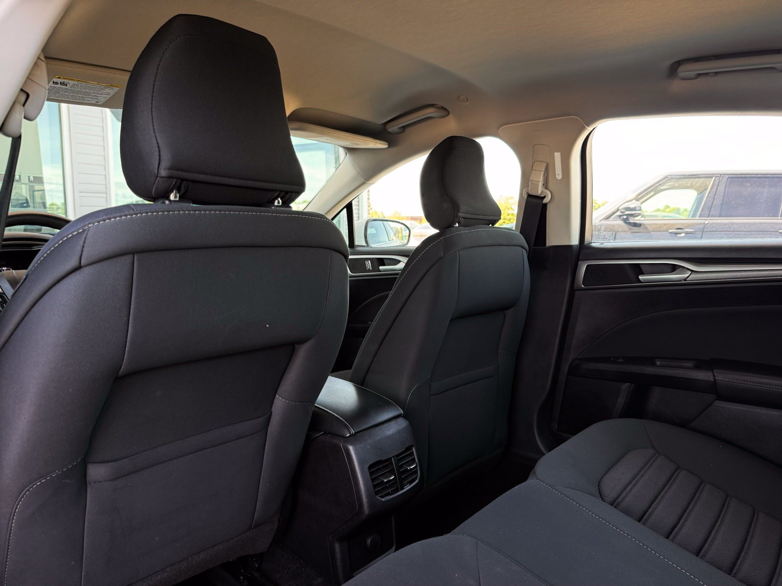 Used 2019 Ford Fusion SE FWD image 18