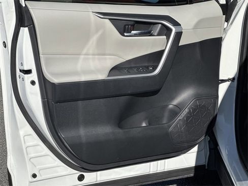 Used 2023 Toyota RAV4 XLE image 12