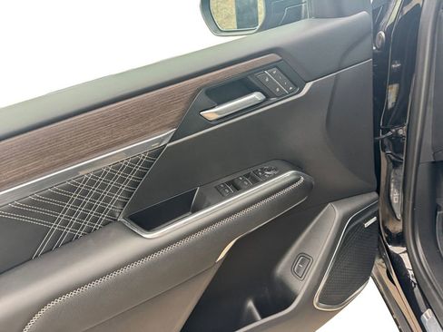 Certified 2025 GMC Acadia Denali w/ LPO, Floor Liner Package AWD/4WD image 19