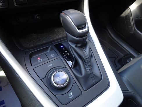 Used 2024 Toyota RAV4 XSE w/ Weather Package AWD/4WD image 18