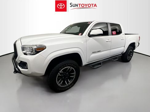 Used 2016 Toyota Tacoma SR5 w/ Towing Package image 9