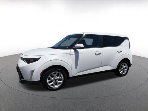 Used 2025 Kia Soul LX w/ LX Technology Package FWD image 8