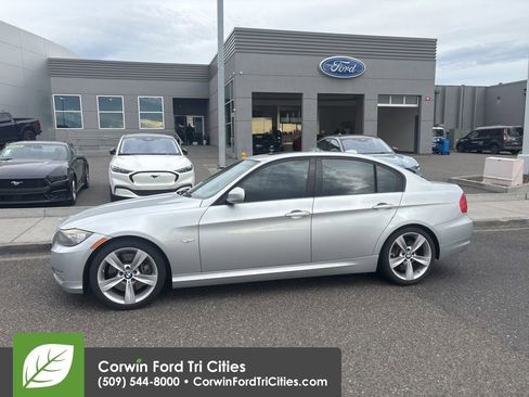 Used 2011 BMW 335i Sedan image 2