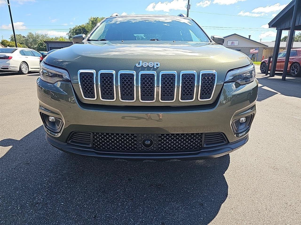 Used 2021 Jeep Cherokee Latitude Plus w/ Mopar Interior Package AWD/4WD image 8