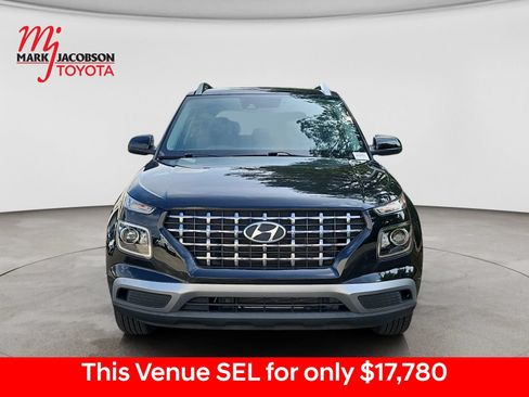 Used 2022 Hyundai Venue SEL FWD image 3