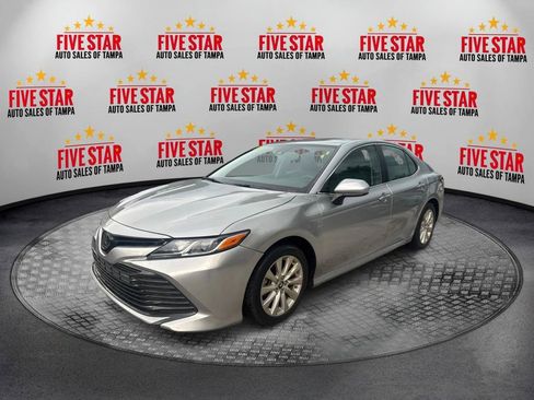 Used 2018 Toyota Camry LE FWD image 3