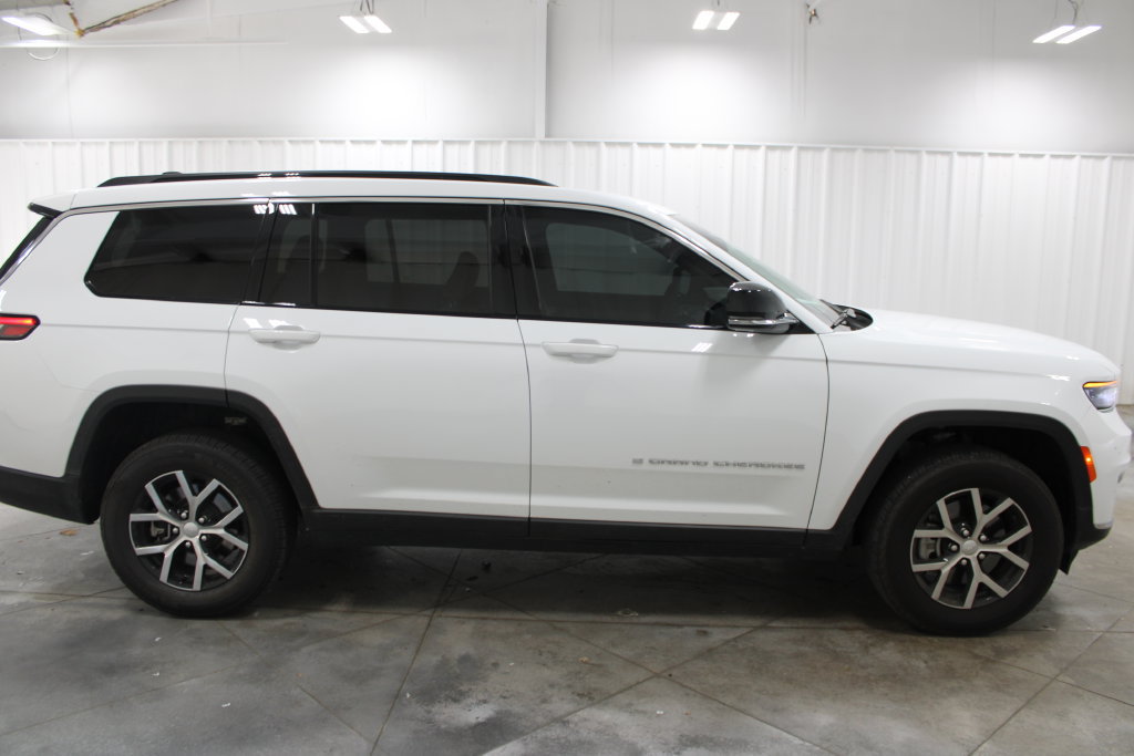 Used 2025 Jeep Grand Cherokee L Limited AWD/4WD image 11