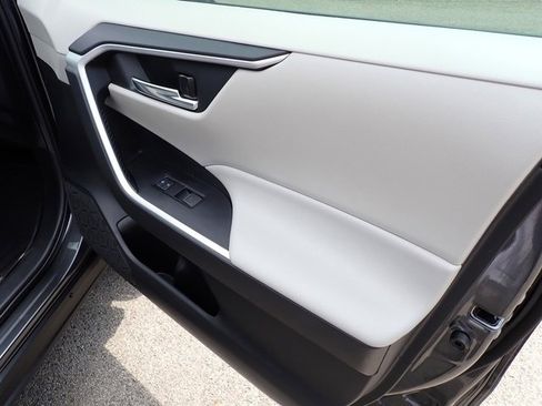 Used 2022 Toyota RAV4 XLE image 14