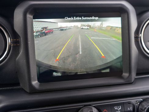 Used 2022 Jeep Wrangler Unlimited Sahara image 19