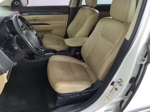 Used 2016 Mitsubishi Outlander SEL image 12