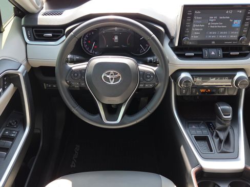 Certified 2020 Toyota RAV4 Limited FWD image 14