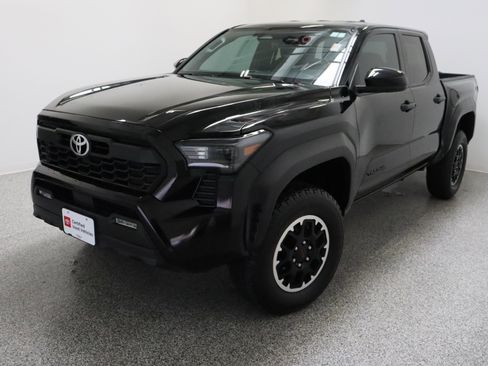 Certified 2025 Toyota Tacoma TRD Off-Road AWD/4WD image 2