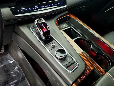 Used 2021 Cadillac Escalade ESV Premium Luxury w/ Performance Package AWD/4WD image 18