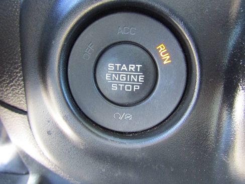 Used 2023 Jeep Gladiator Sport AWD/4WD image 31