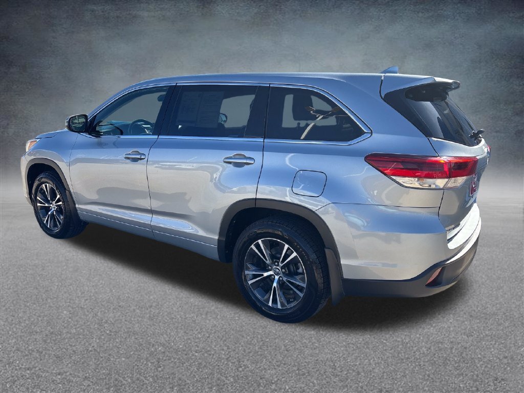 Used 2018 Toyota Highlander Plus AWD/4WD image 3