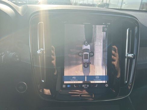 Certified 2025 Volvo XC40 B5 Plus AWD/4WD image 23