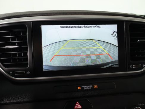 Used 2021 Kia Sportage LX AWD/4WD image 6