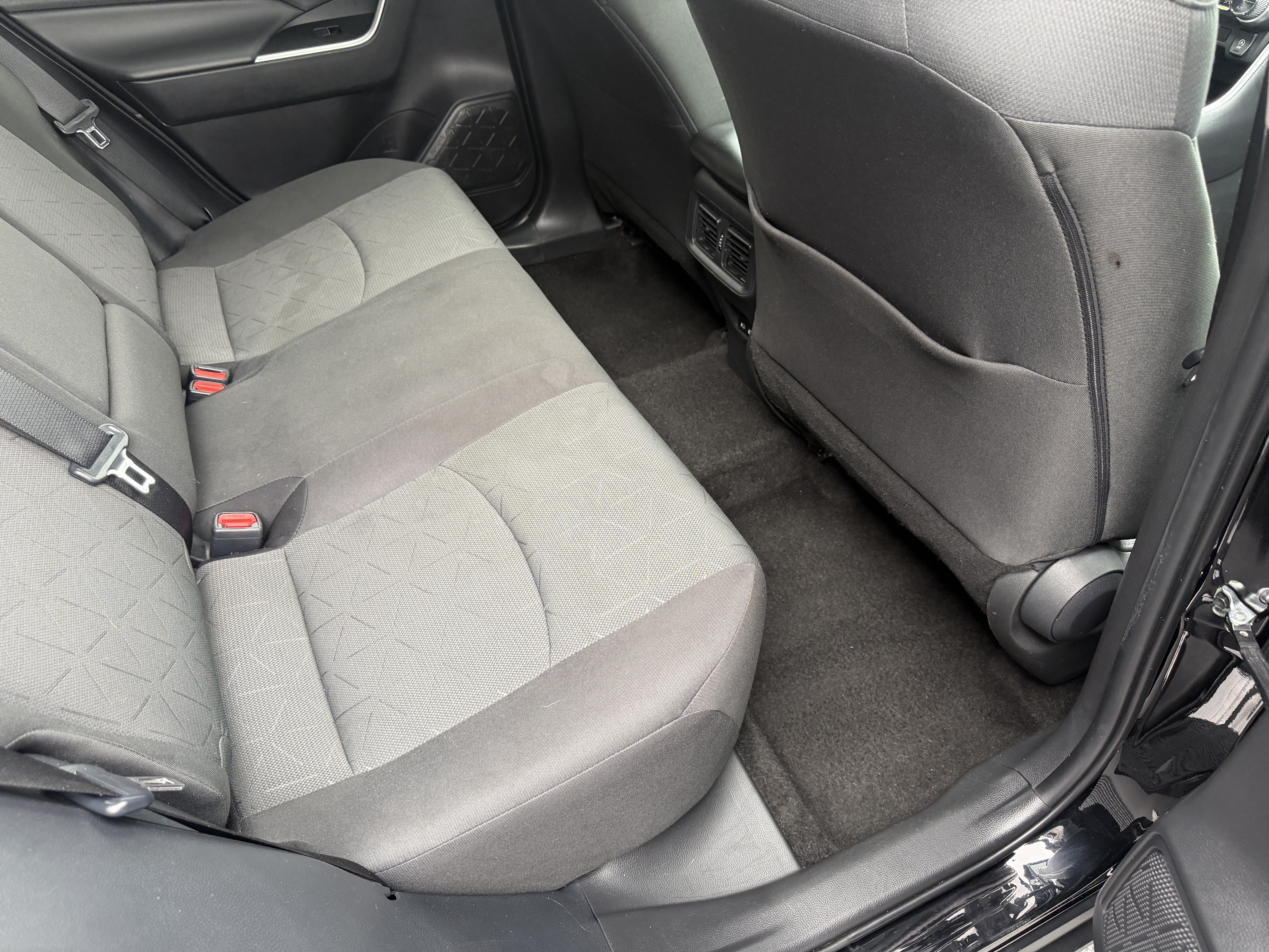 Used 2024 Toyota RAV4 XLE FWD image 14