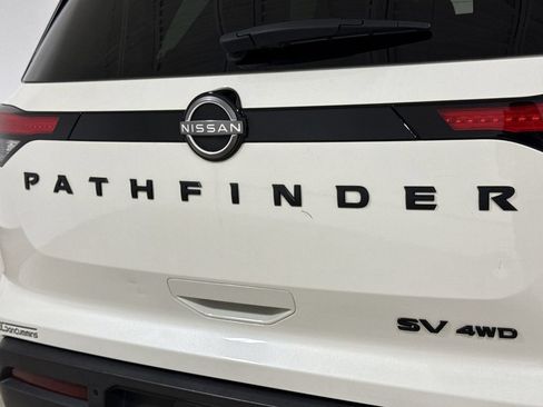 Used 2022 Nissan Pathfinder SV AWD/4WD image 26