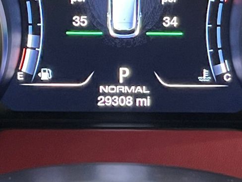 Used 2021 Maserati Levante image 23