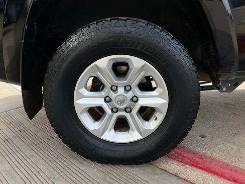 Used 2014 Toyota 4Runner SR5 image 9