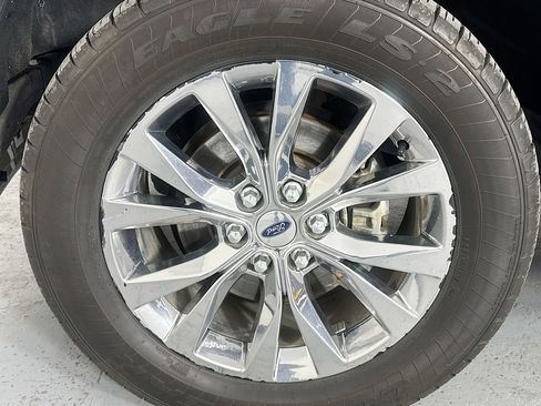 Used 2017 Ford F150 Lariat image 43