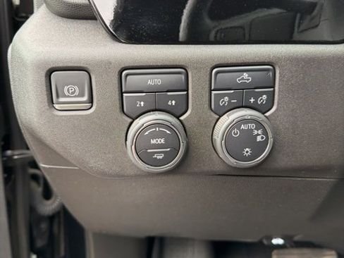 Used 2022 Chevrolet Silverado 1500 LT image 16