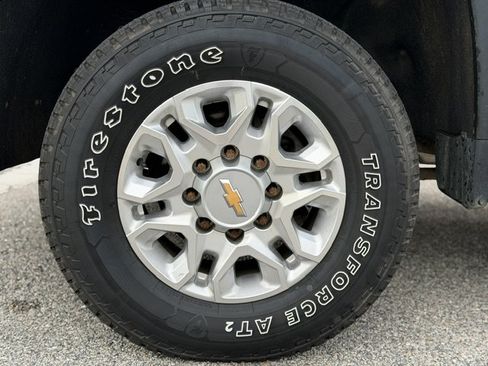 Used 2024 Chevrolet Silverado 2500 LT w/ Safety Package AWD/4WD image 9