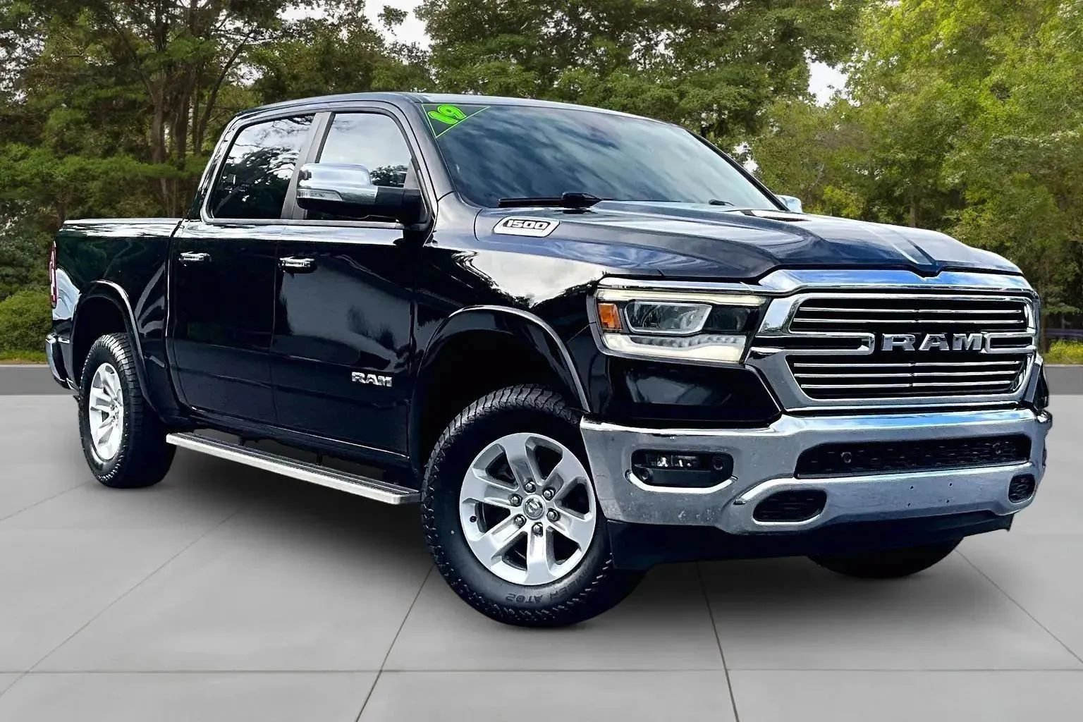 Used 2019 RAM 1500 Laramie AWD/4WD image 11